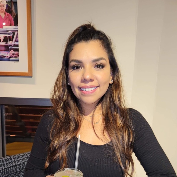 Meet your Posher, Rebeca - Picture 1 of 1